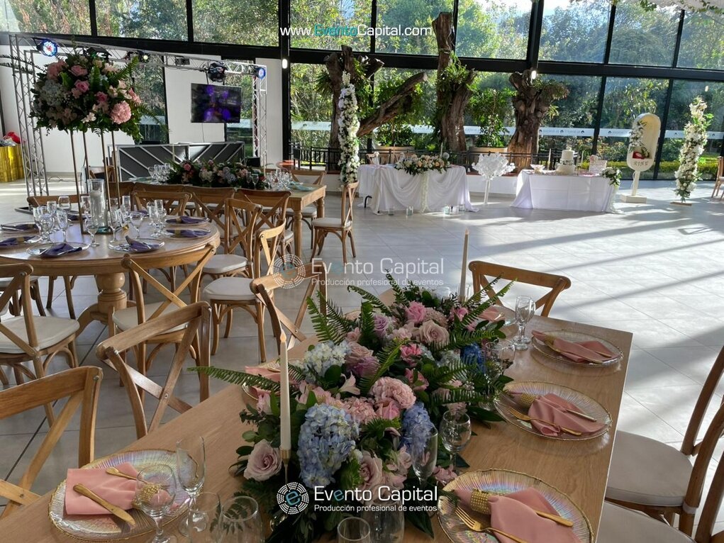 BODA SALÓN SONIDO PANTALLAS CENTROS DE MESA (3)