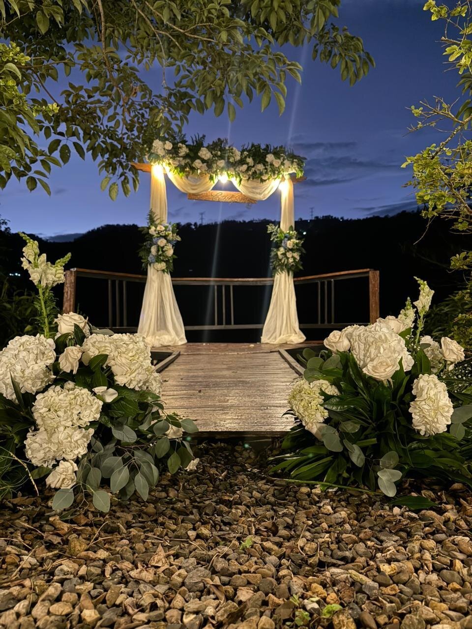 Bodas Campestres, Decoraciones Con Flores, Decoraciones De Iglesias, Bodas En Bogota (16)