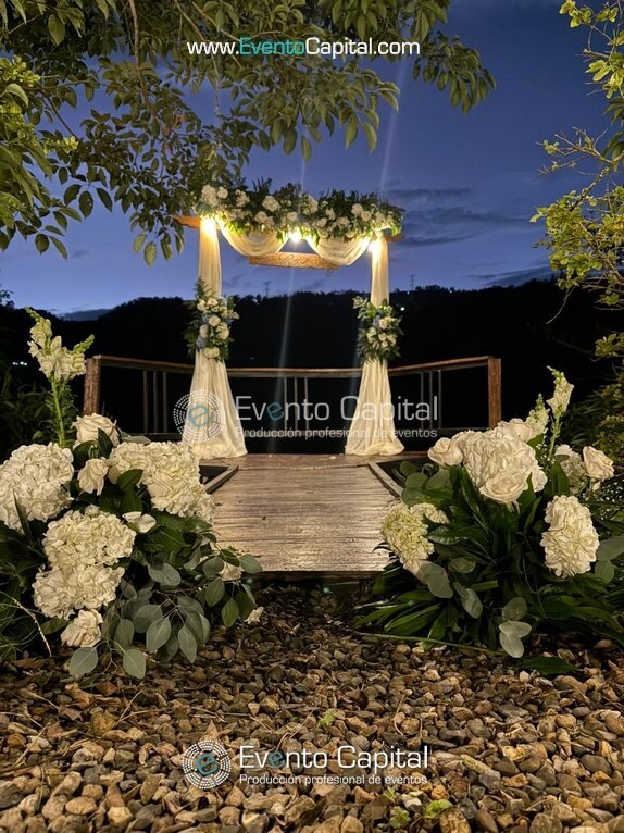 Bodas Campestres, Decoraciones Con Flores, Decoraciones De Iglesias, Bodas En Bogota (16)