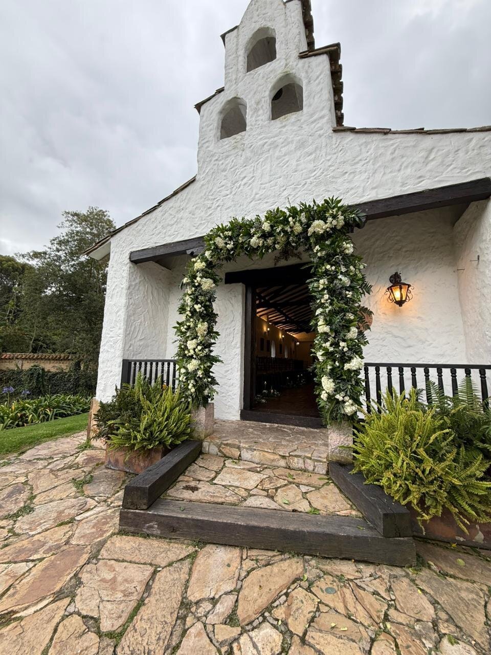 Bodas Campestres, Decoraciones Con Flores, Decoraciones De Iglesias, Bodas En Bogota (5)