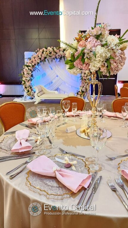 CENTROS DE MESA, QUINCE AÑOS, DECORACIÓN, LETRAS LUMINOSAS, PLATOS BASE (2)