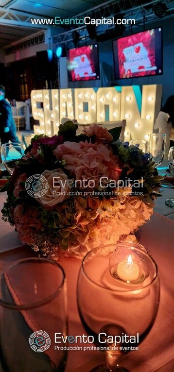 Quince 15 Años Arco Globos Oro Rosa Silla Trono Numeros Led Silla Tiffany Camino Rosa (13)