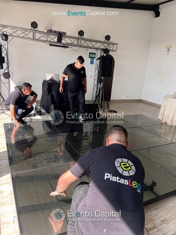 Equipo De Trabajo Fabricacion Y Alquiler De Pistas Led Para Todo Tipo De Eventos (1)