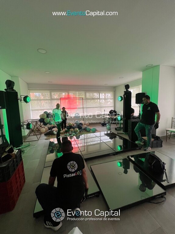Equipo De Trabajo Fabricacion Y Alquiler De Pistas Led Para Todo Tipo De Eventos (25)