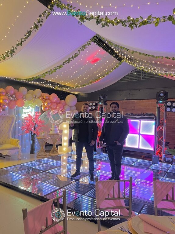 Equipo De Trabajo Fabricacion Y Alquiler De Pistas Led Para Todo Tipo De Eventos (33)